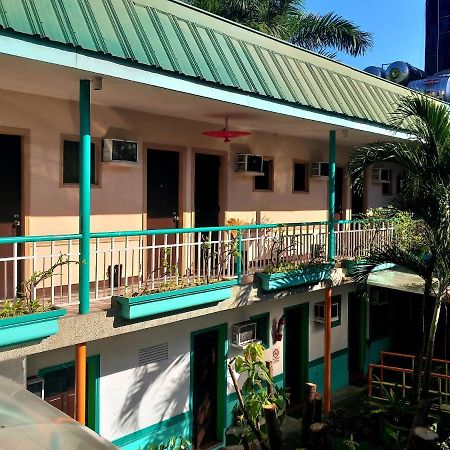 Park Vil-La Apartelle Quezon City Extérieur photo