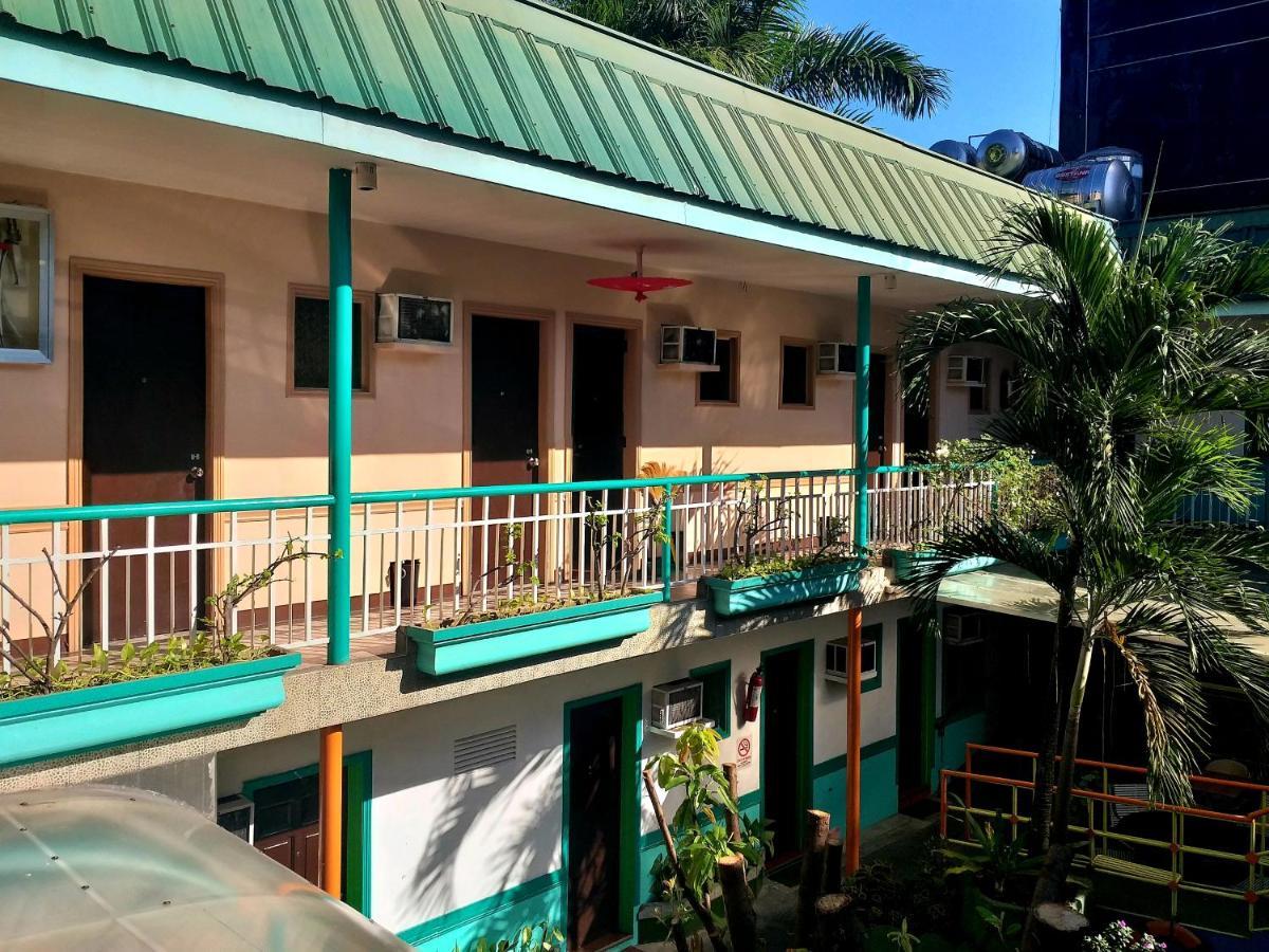 Park Vil-La Apartelle Quezon City Extérieur photo